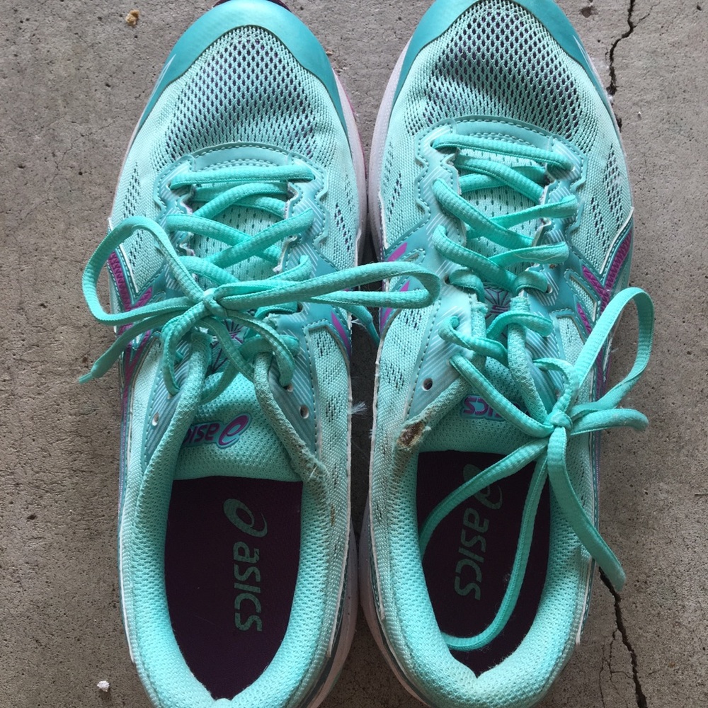 Amazing ASICS running sneakers! - Picture 2 of 4